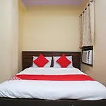 Oyo 37262 Akash Guest House